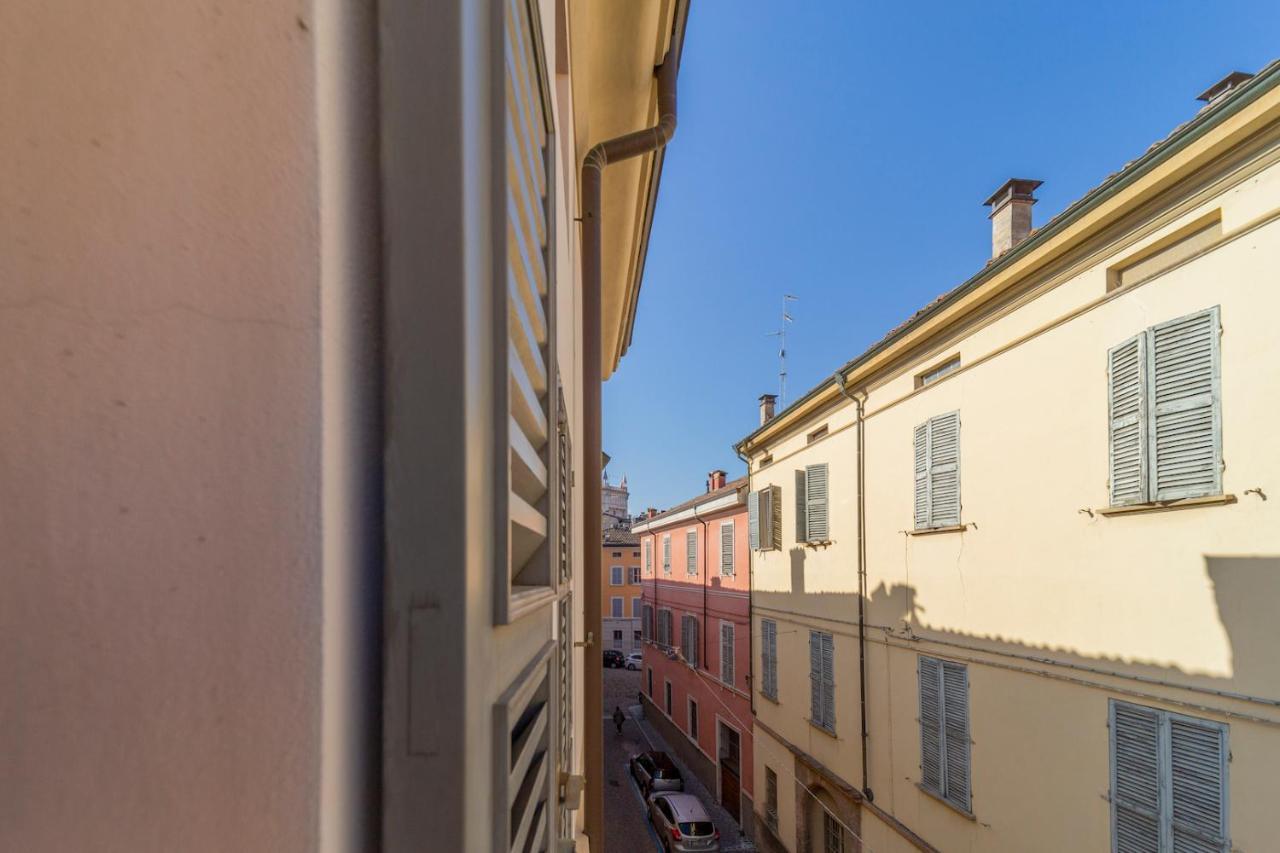 Parrot House - Casa In Centro A Parma Apartman Kültér fotó