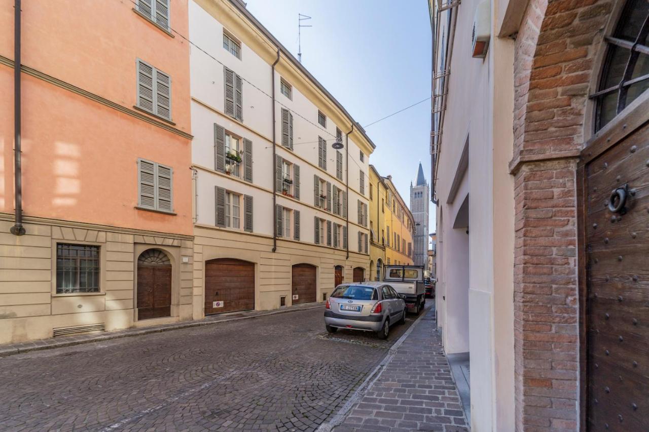 Parrot House - Casa In Centro A Parma Apartman Kültér fotó