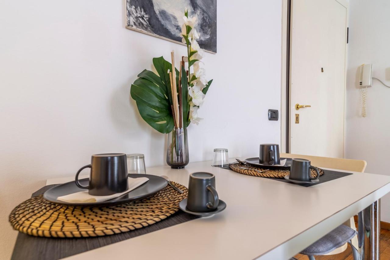 Parrot House - Casa In Centro A Parma Apartman Kültér fotó
