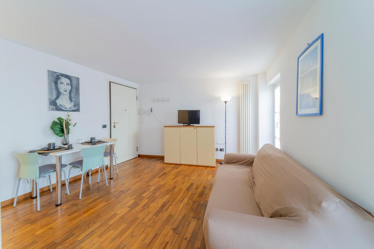 Parrot House - Casa In Centro A Parma Apartman Kültér fotó